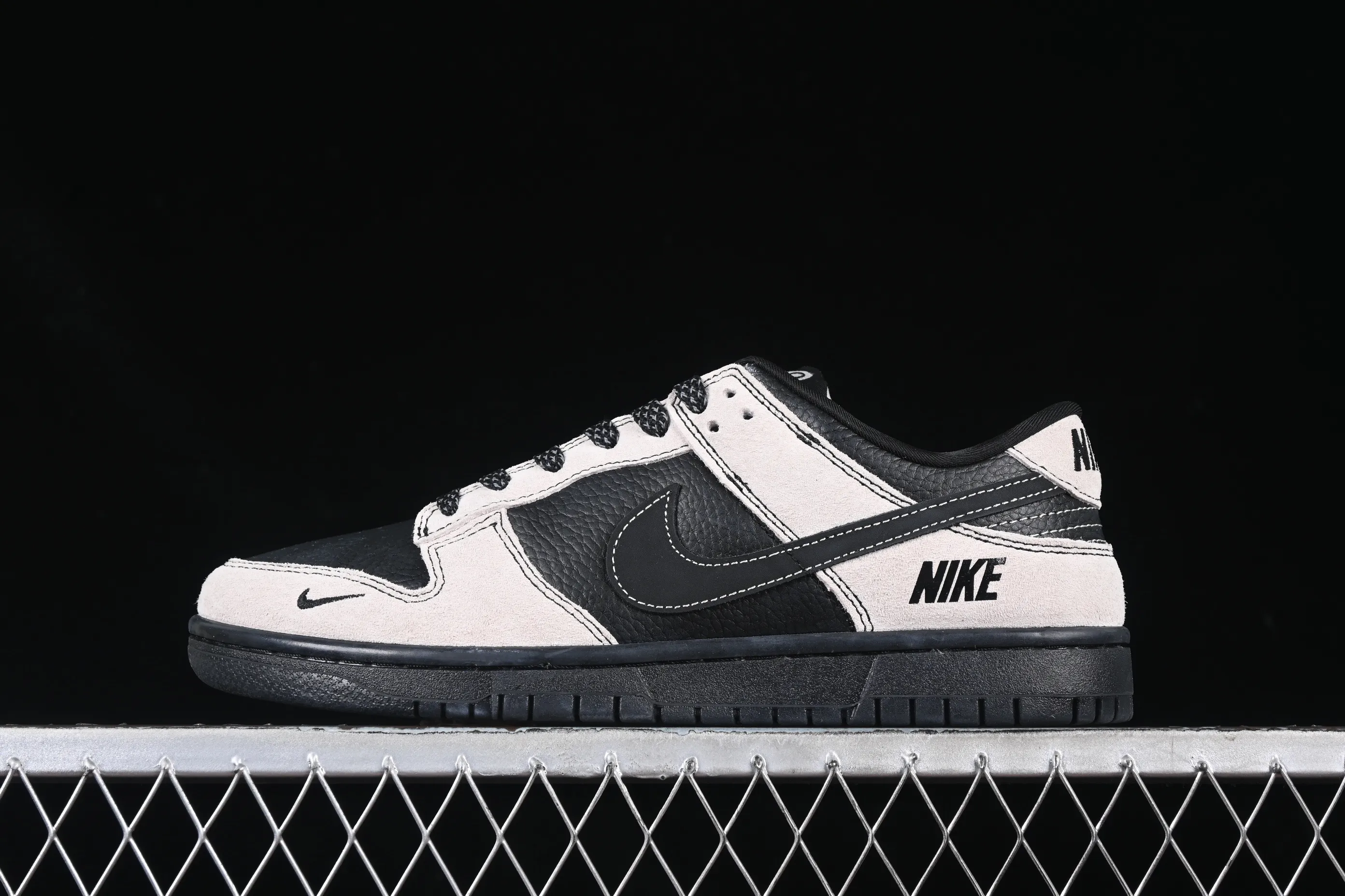 All categories Nk SB Dunk Series Nk SB Dunk Low High-end customized low-top sneakers Nike SB Dunk Low joint black and gray color low-top casual sports skateboard shoes SC9207-407